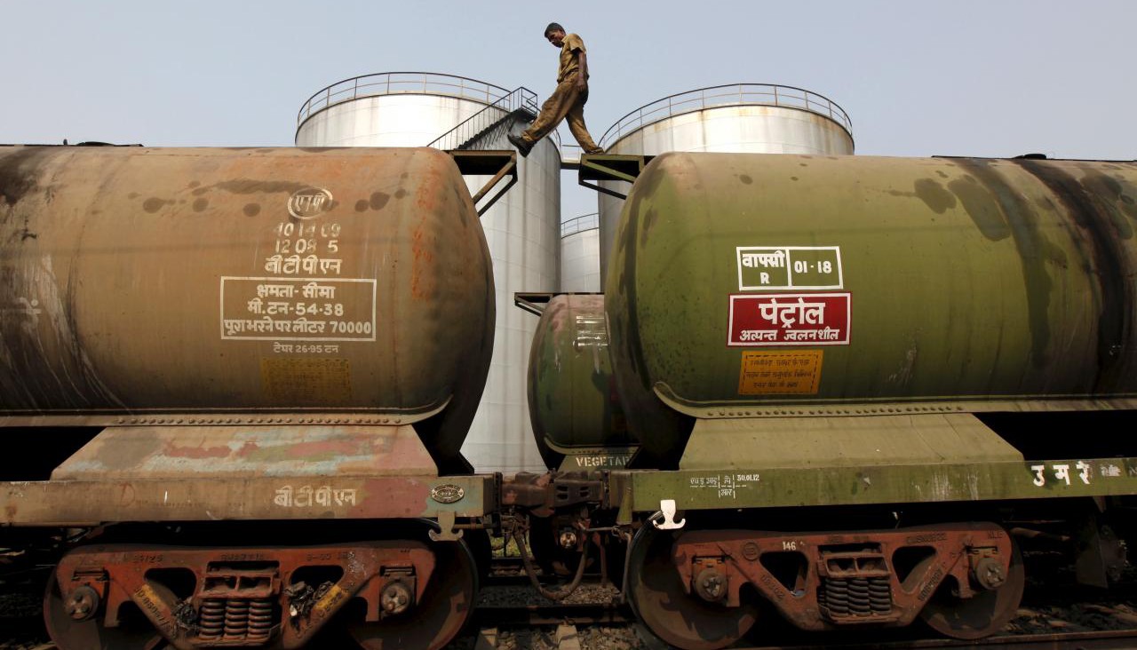 伊朗石油太诱人!6国抱团帮伊朗卖油,印度日本