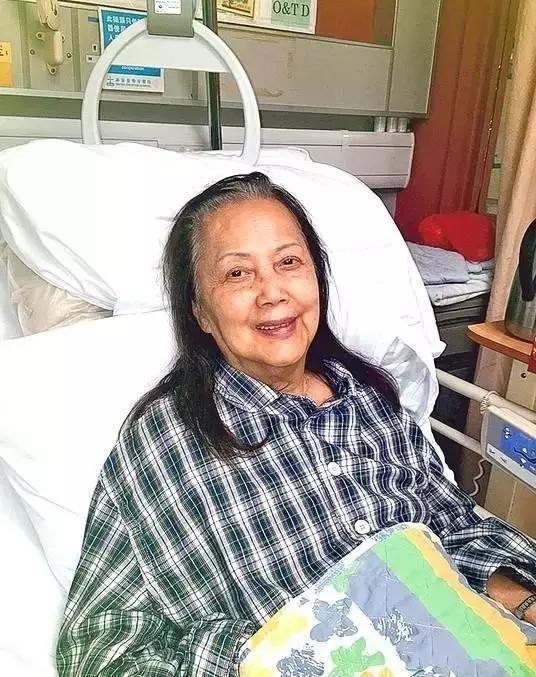 她18岁入行57岁成名,被子女弃养,80岁独身一人坐轮椅,近况凄凉