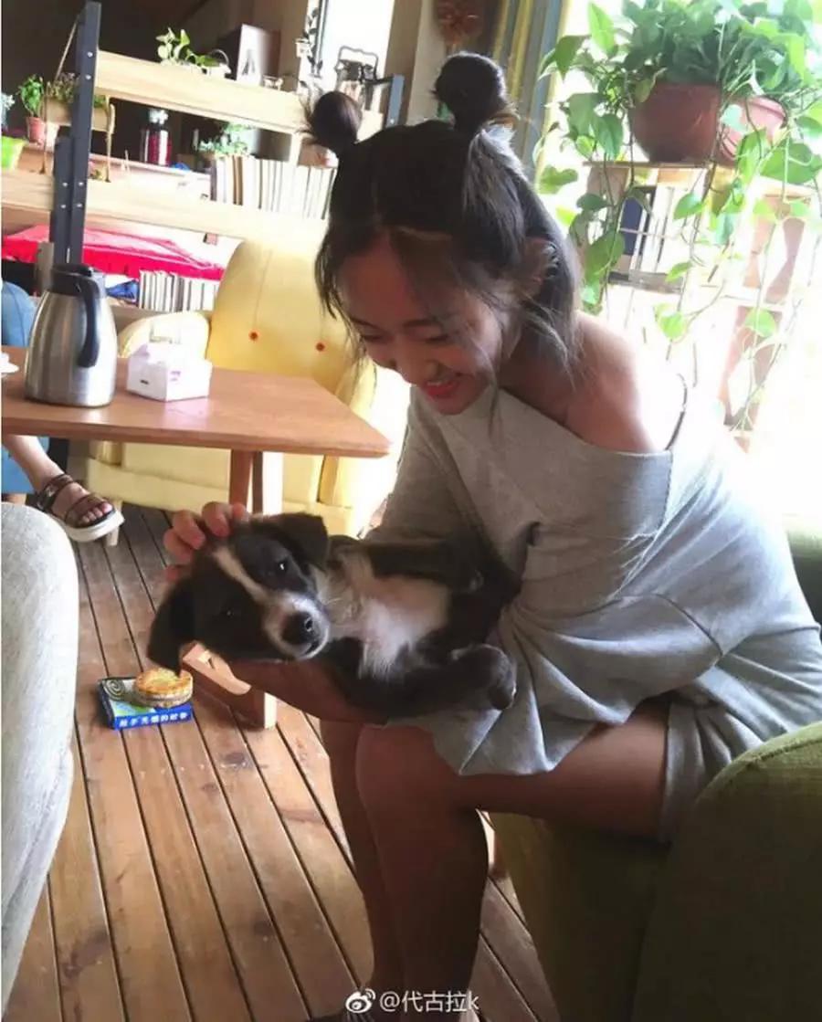 抖音上靠甩臀舞爆红的代古拉k,粉丝超一千万,私