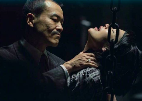 邪不压正许晴被廖凡猛掐脖子差一秒就窒息而死