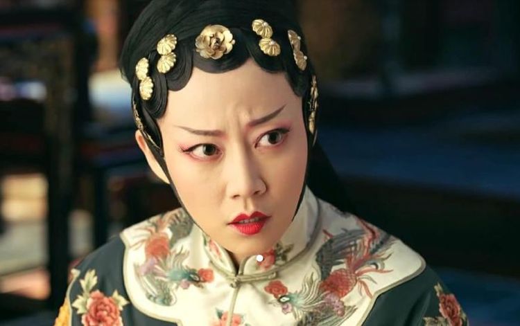 她出道多年不温不火,为20秒镜头甘愿骨折,凭借《延禧》红翻天