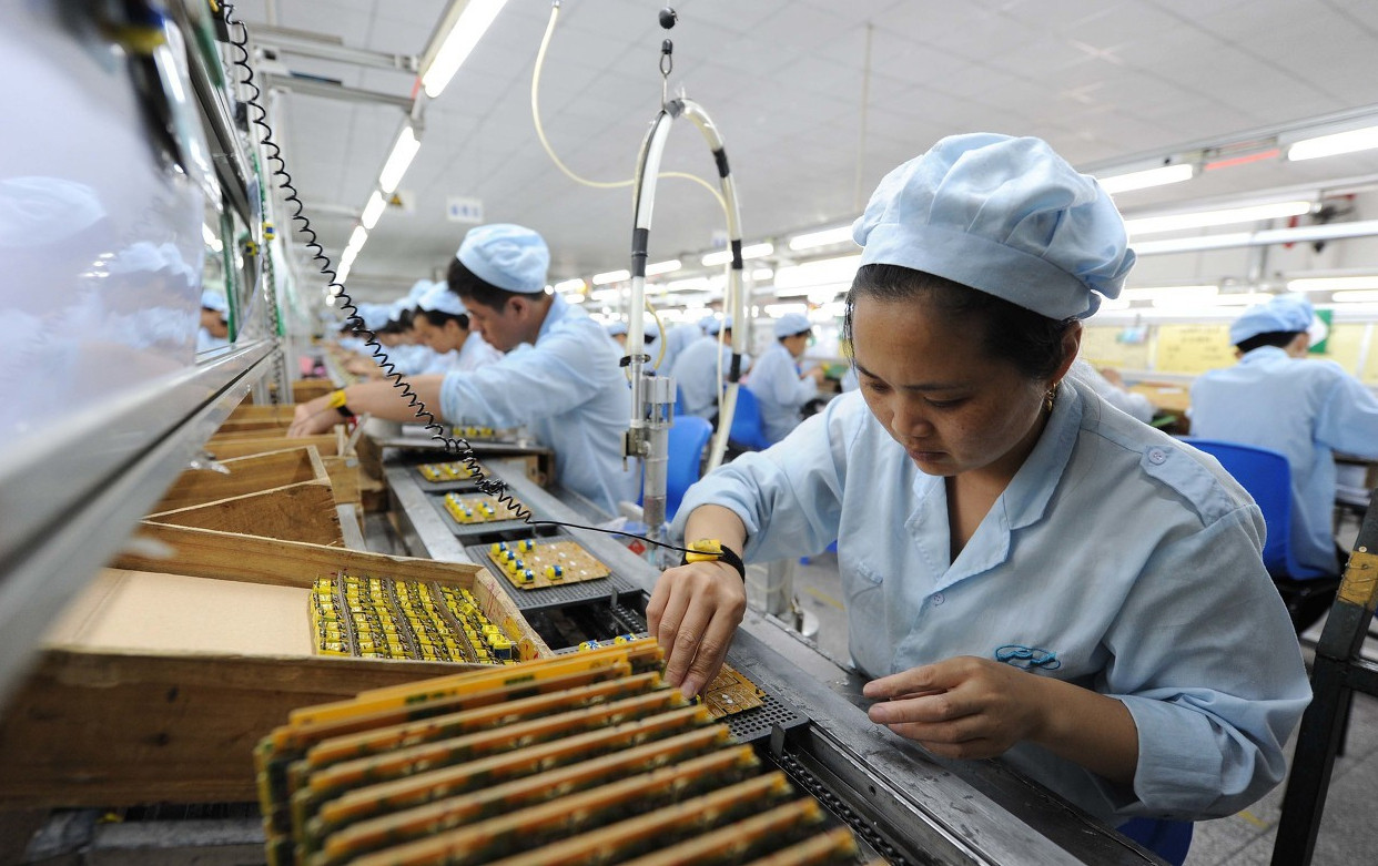 深圳电子打工妹:两班倒12小时,累得像狗,以后还怎么嫁人?