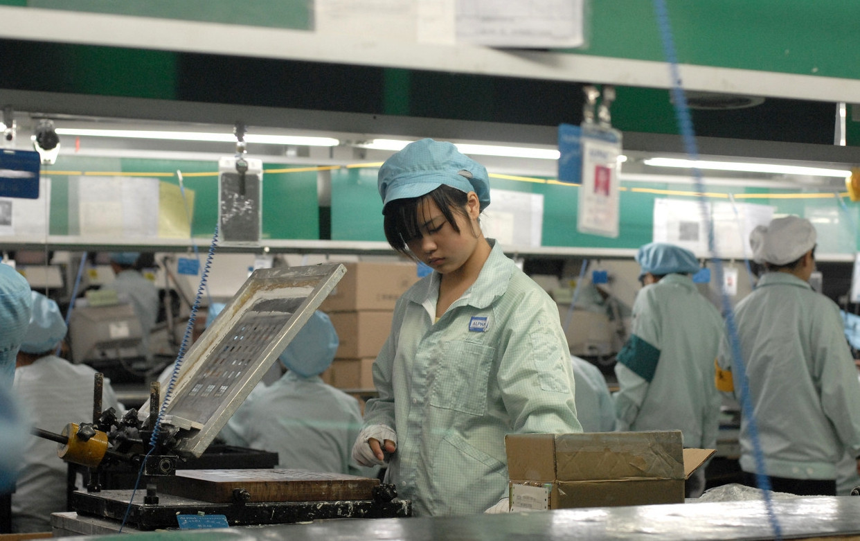 深圳电子打工妹:两班倒12小时,累得像狗,以后还怎么嫁人?