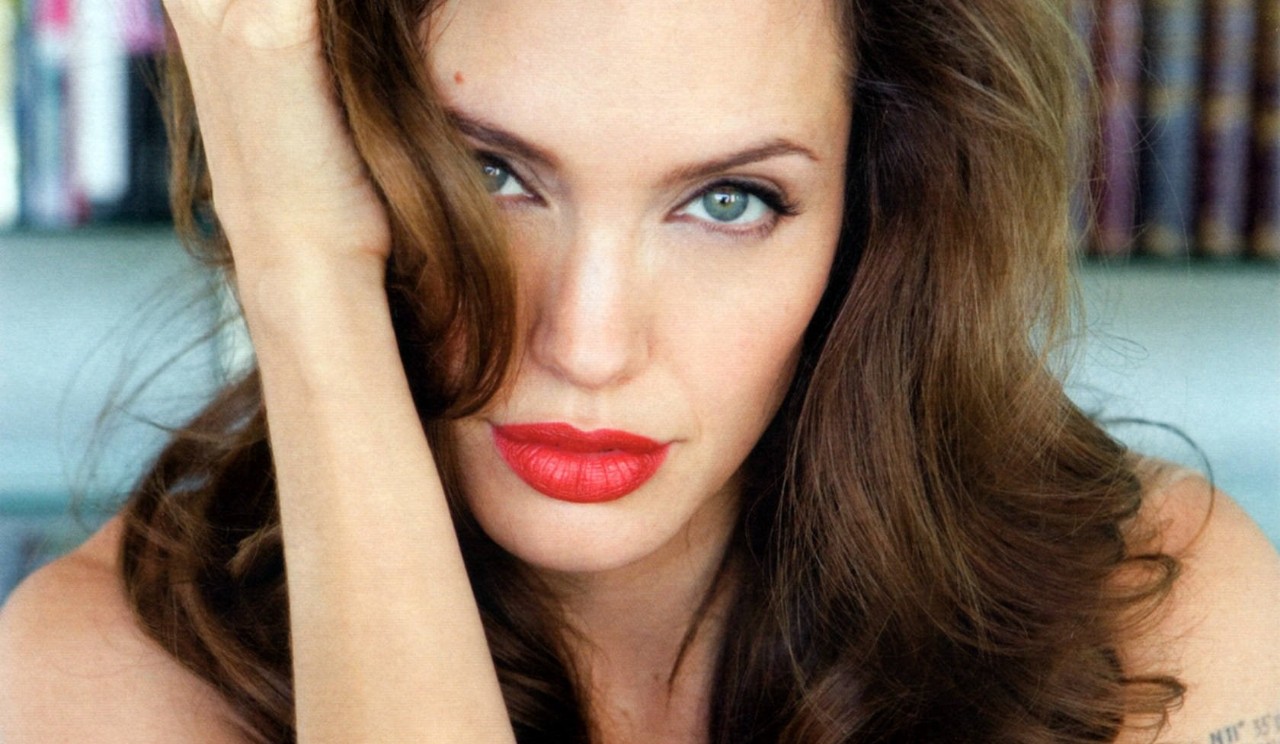 他结婚6次,为了离婚多次闹上法庭,小20岁的朱莉也曾下嫁!