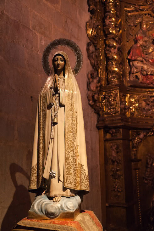 在圣洁的教堂里面,遇到圣女一样的女子原来是酱紫的感觉