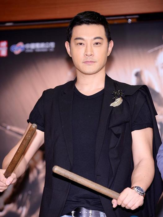 本是无忧无虑的贵公子,为还债进入娱乐圈,打拼多年凭琅琊榜走红