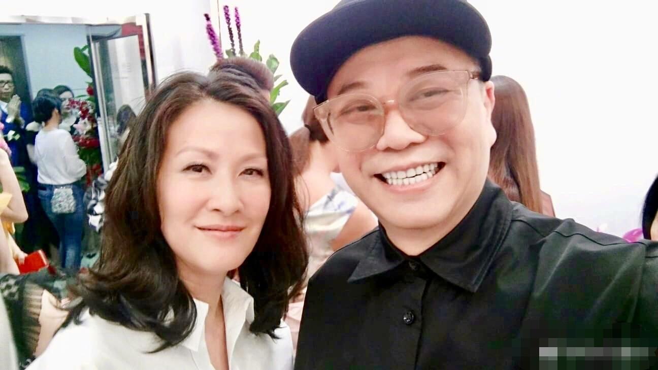 欧阳震华关咏荷滕丽名罕见同框合照曝光网友满满都是回忆