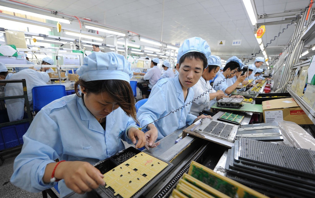 深圳电子打工妹:两班倒12小时,累得像狗,以后还怎么嫁人?