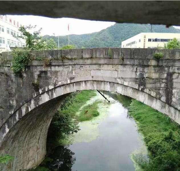 古剑悬挂在桥底下, 都称之为无价之宝, 却为何至今无人敢拿?