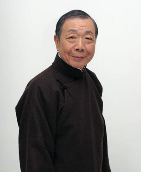 他是演艺圈中少有的金牌配角参演无数电影一生很传奇