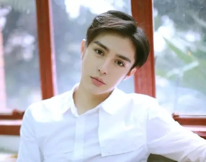 《香蜜》美男换上现代装,旭凤不敌润玉,你还能认出彦佑吗?