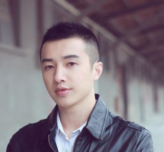 超耐看的圆寸肌肉型男,最爱他的霸气纹身图案和八块腹肌