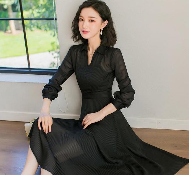 女人四十岁秋季来件连衣裙温婉显大方