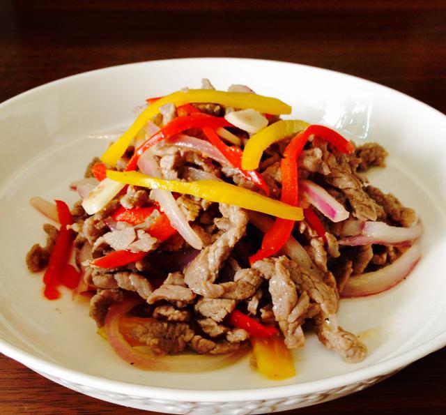 甜椒牛肉丝 美味到极点 你不想尝一尝吗