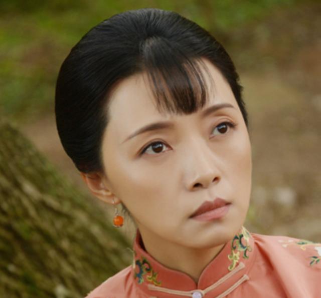 《亮剑》里的秀芹原来这么漂亮,气质脱俗,还是一名真正军人