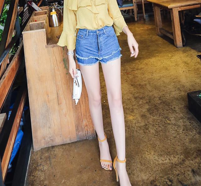 塑造大长腿, 牛仔短裤就够了