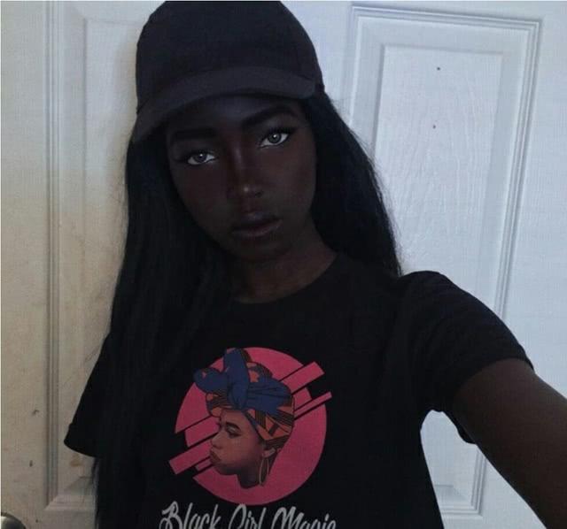 非洲"最美黑人"肤色不行靠颜值来凑!网友:看不到她的"存在"