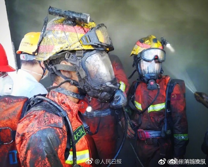 致敬消防员!一场救援后队员整张脸只有牙齿是白的