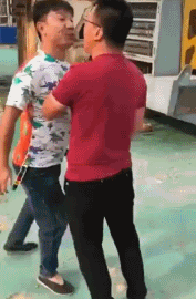 搞笑gif图段子:君子动口不动手?直男看了想打人