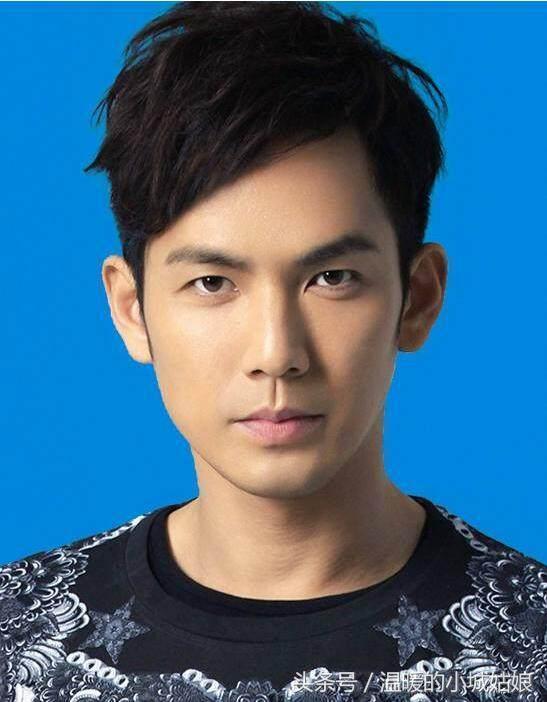 明星证件照什么样热巴小清新杨洋唇红齿白千玺的反差太大了