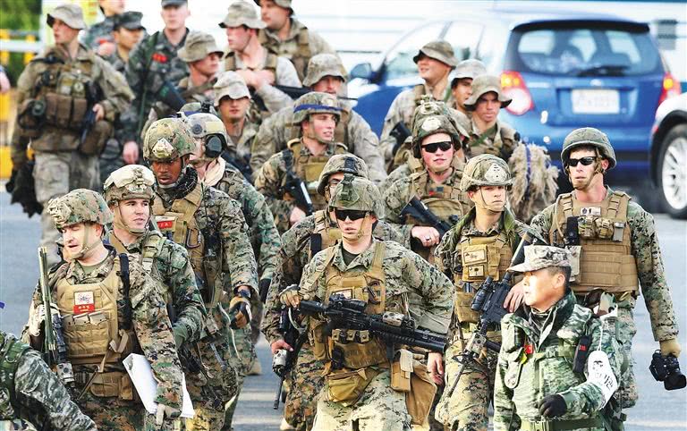 美国士兵当街殴打韩国司机,调查显示有精神问题,激起民众愤怒