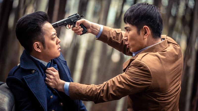 作为袁向辰的副官,由闫霖飞饰演的代名扬在与团队作战的同时,却暗暗对