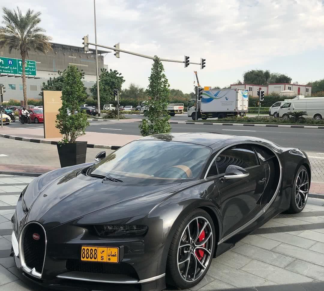 街头惊现一布加迪威龙,龙元素尽显无疑,知道价格开始心疼