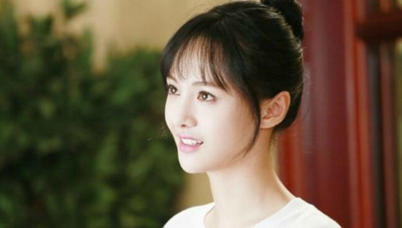 郑爽在,微微一笑,中的6个造型,第一个像初中生,最后一个艳