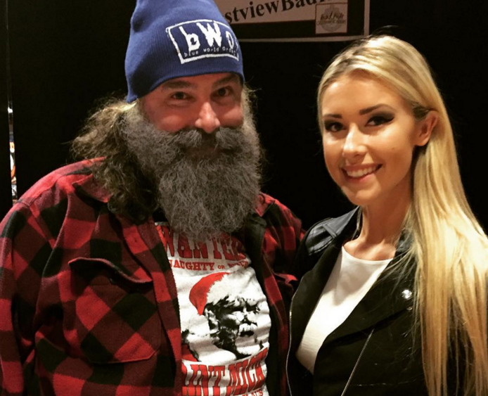 wwe名人堂成员米克佛利的人生经历了风风雨雨,虽然生涯中伤痛不断