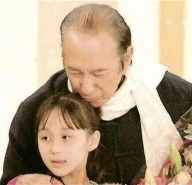 她是赌王的小女儿,美貌,智慧,金钱样样都有的人生赢家!