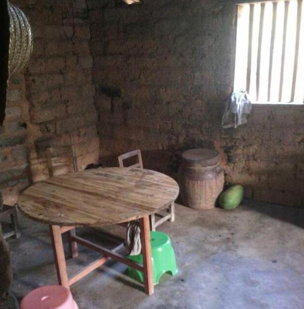 第一次去男友农村老家,看到这又土又黑的厨房和厕所,我想悔婚了