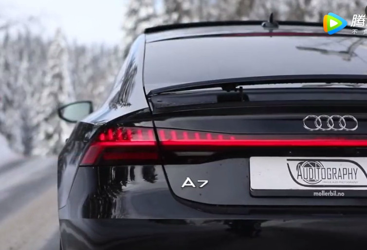 2018款奥迪a7鉴赏,当尾翼升起的那刻才是真正的霸气