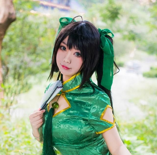 王者荣耀：微胖女神COS孙尚香，网友：穿高跟鞋也能翻滚五杀吗|孙尚香|小姐姐|大小姐_新浪新闻
