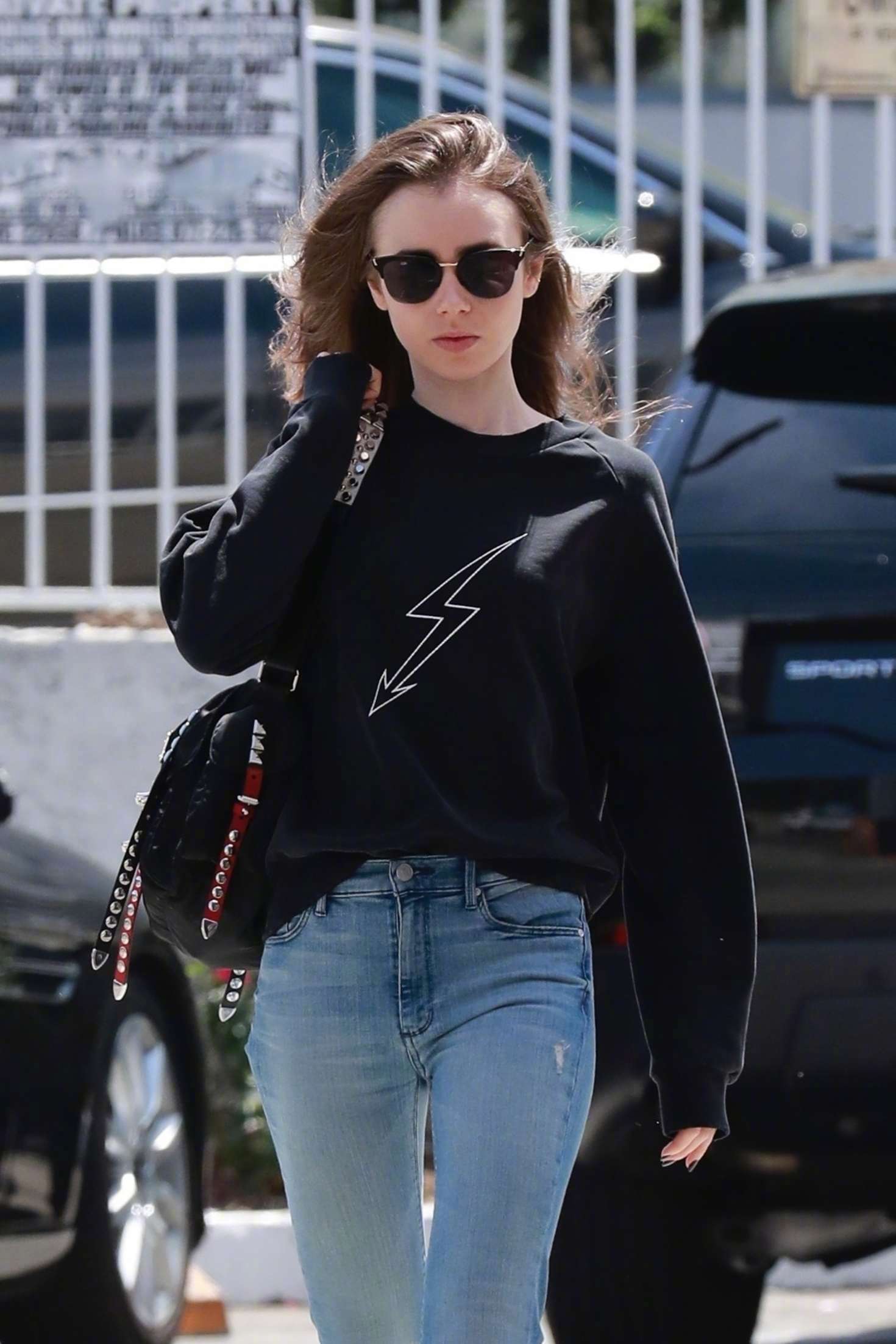 lilycollins在studiocity的tokyocube午餐后的街拍