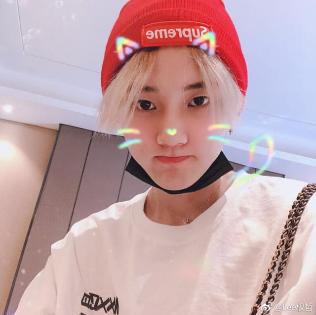 李权哲害羞学猫叫表情乖巧 网友:仓鼠弟弟快到我的碗里来!