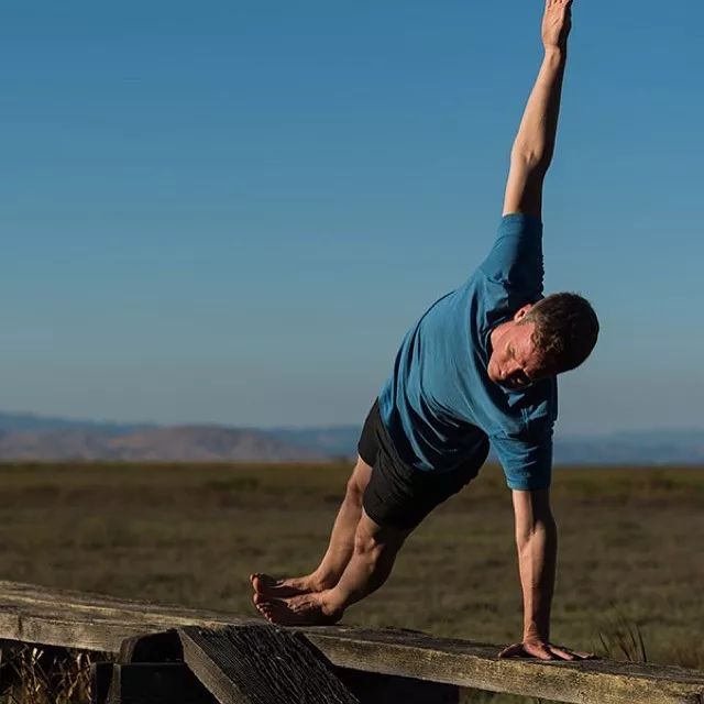 来自瑜伽男教练的背部拉伸7个动作全方位缓解疲劳