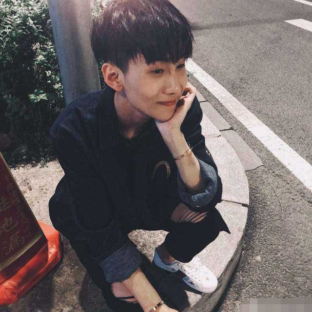 王乐乐凌晨发文感叹爱情