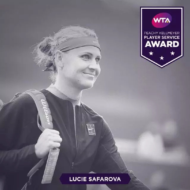 露西萨法洛娃丨忧伤半掩,骊歌初起