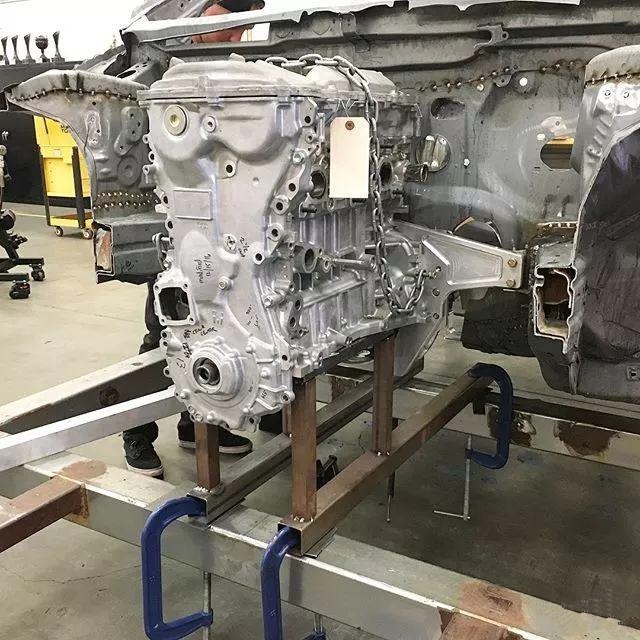 动力部分依然采用了2ar-fe turbo发动机,为了将其固定在车上,副车架也