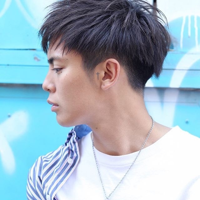 男生烫发发型自然线条的发型最受欢迎