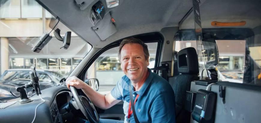 这一刻, 是属于伦敦黑色出租车司机的狂欢!