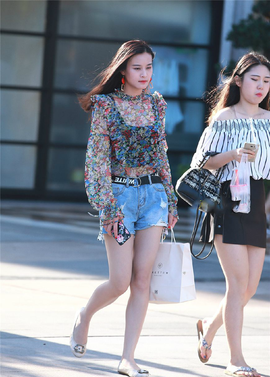 杭州街拍都说中国苏杭地区出美女果然不错