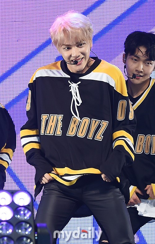 韩国男团the boyz第二张专辑发售showcase