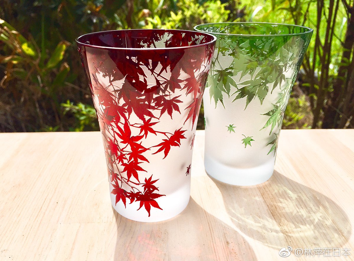 minne的这款大玻璃杯太美啦,杯子上印有红叶
