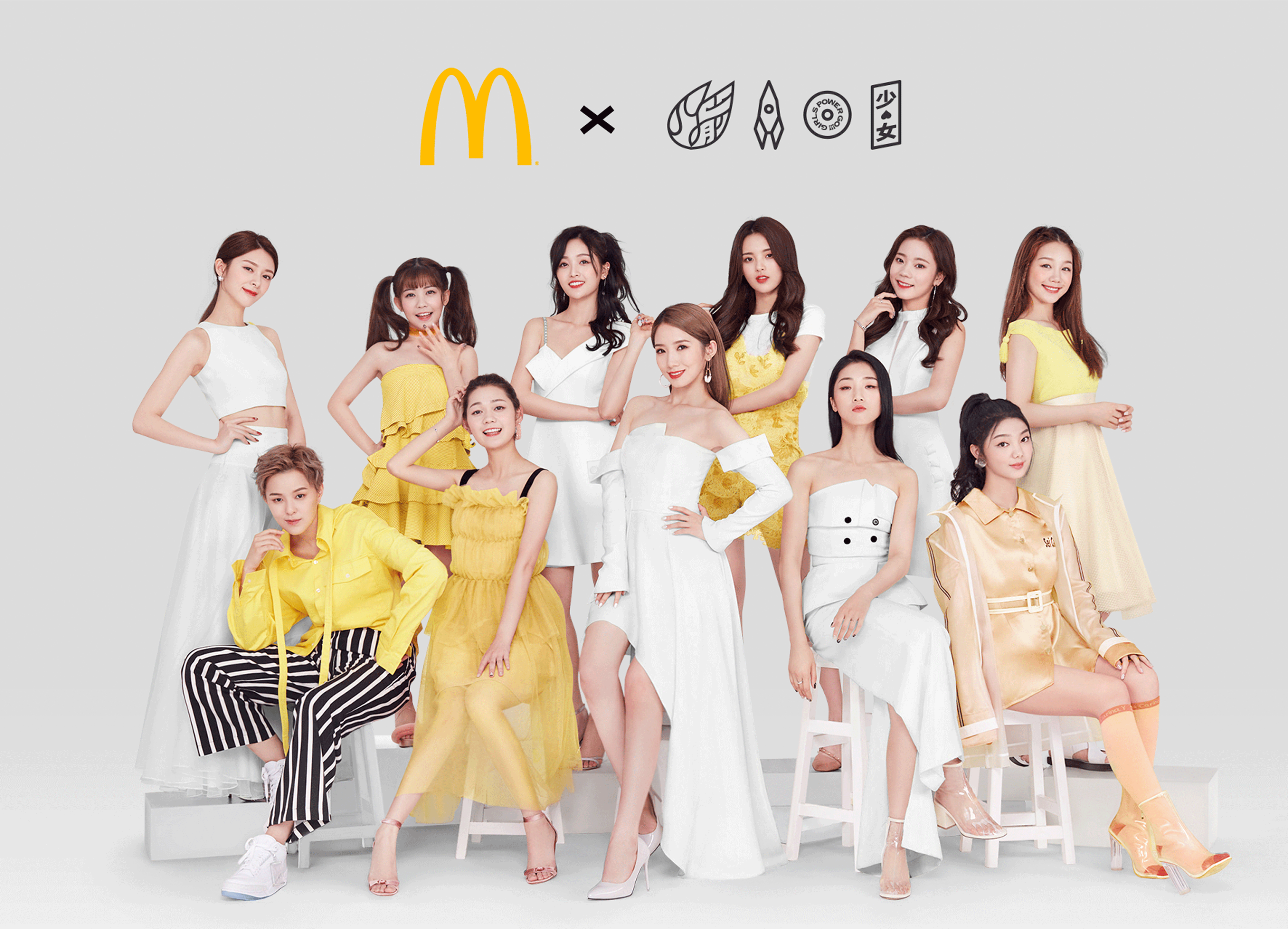 作为组合成员之一的杨超越,这个来自农村,爱哭爱笑,笑起来特别好看