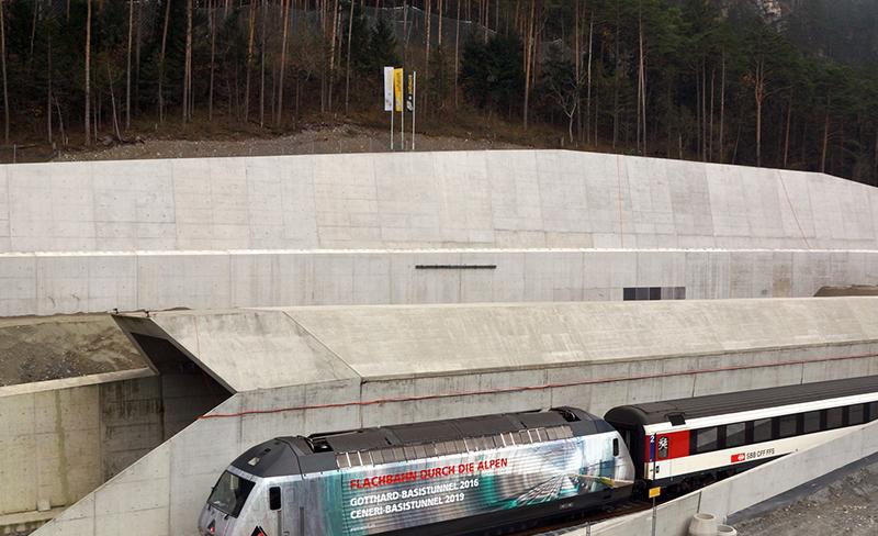 世上最长与最深的隧道, 耗资超过800亿, 建设时间长达17年