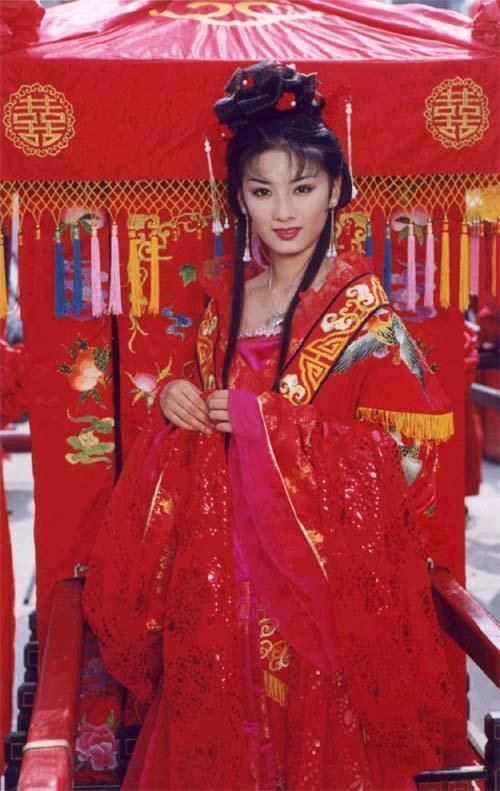 机灵古怪到极点,不喜欢读书更不喜欢做女红,最爱舞刀弄枪,在齐天磊