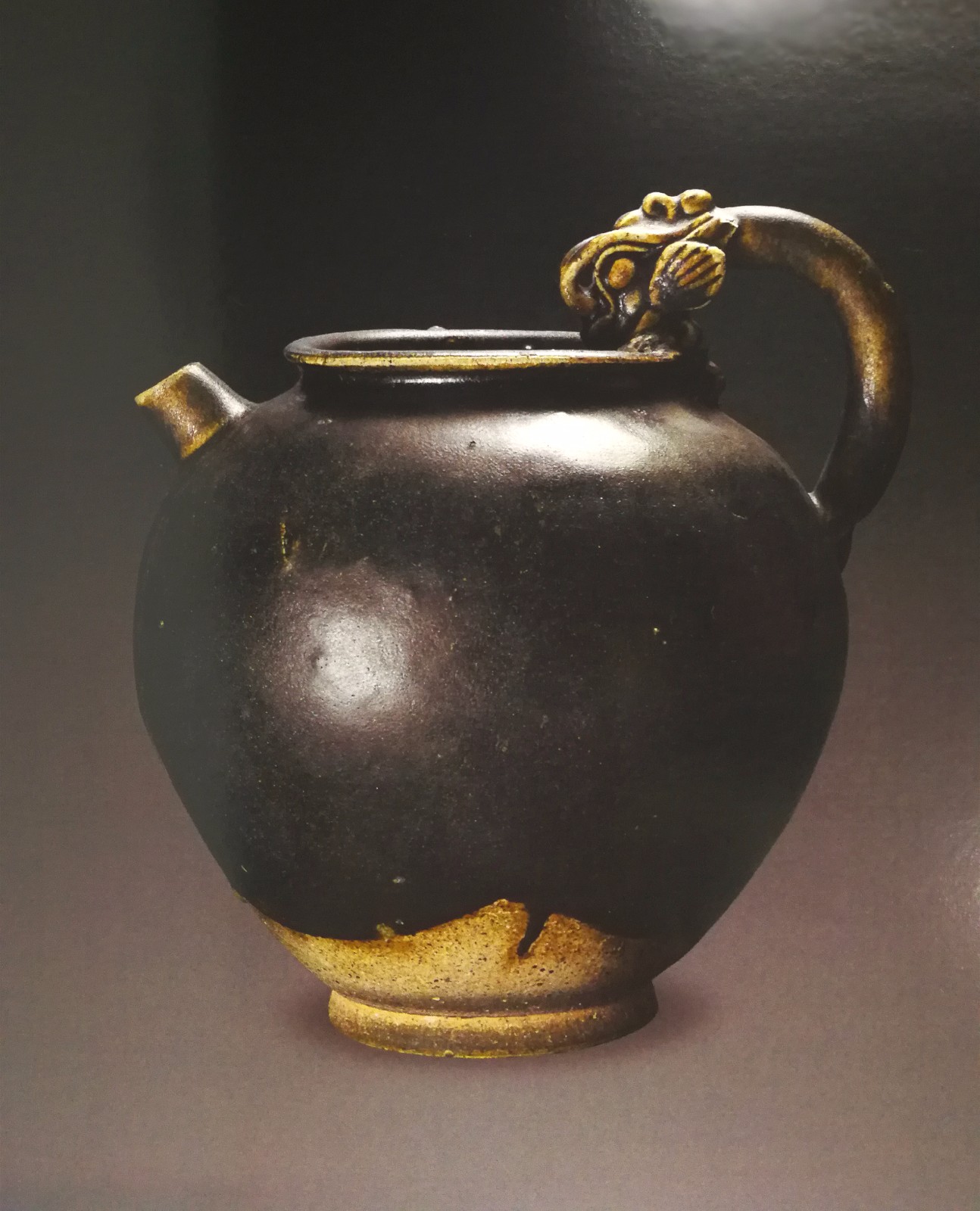 唐代 巩县窑 黑釉兔耳罐