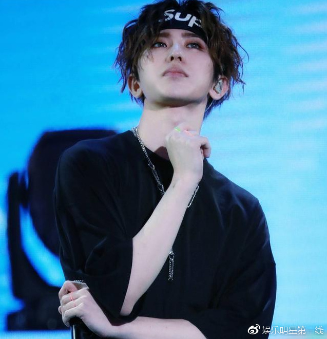 小鬼双马尾,蔡徐坤发带,nine percent见面会小哥哥们解锁发型!