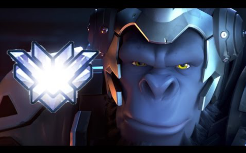 温斯顿的武器是一把电击枪,可以对前方的敌人释放电击伤害,电击疗法